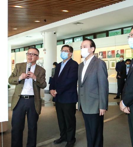 北京大学与新华社签署战略合作协议