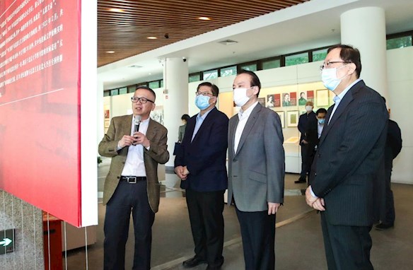 北京大学与新华社签署战略合作协议